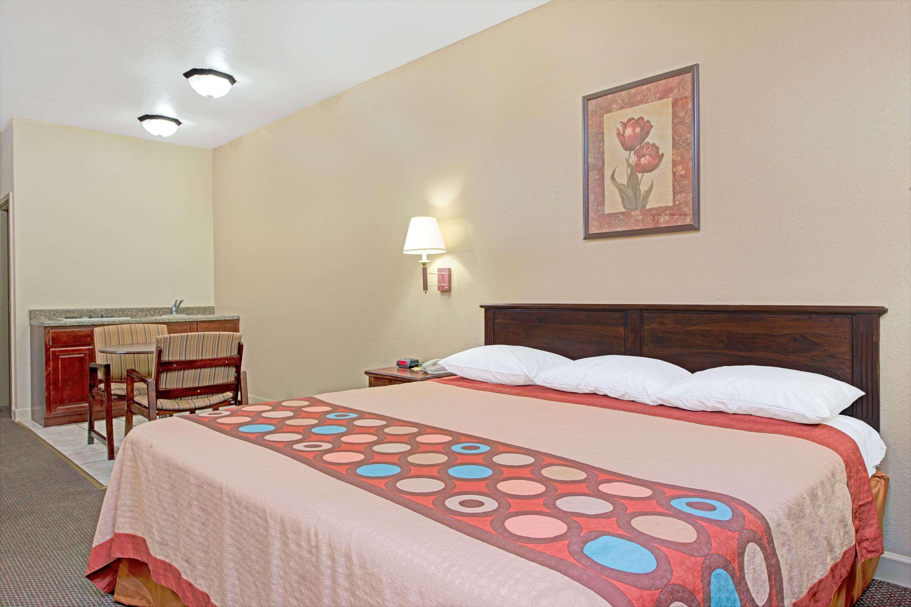 Super 8 By Wyndham St. Louis Airport Hotel Woodson Terrace Екстериор снимка