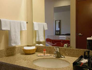 Super 8 By Wyndham St. Louis Airport Hotel Woodson Terrace Екстериор снимка
