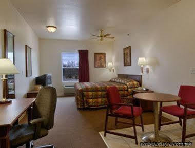 Super 8 By Wyndham St. Louis Airport Hotel Woodson Terrace Екстериор снимка